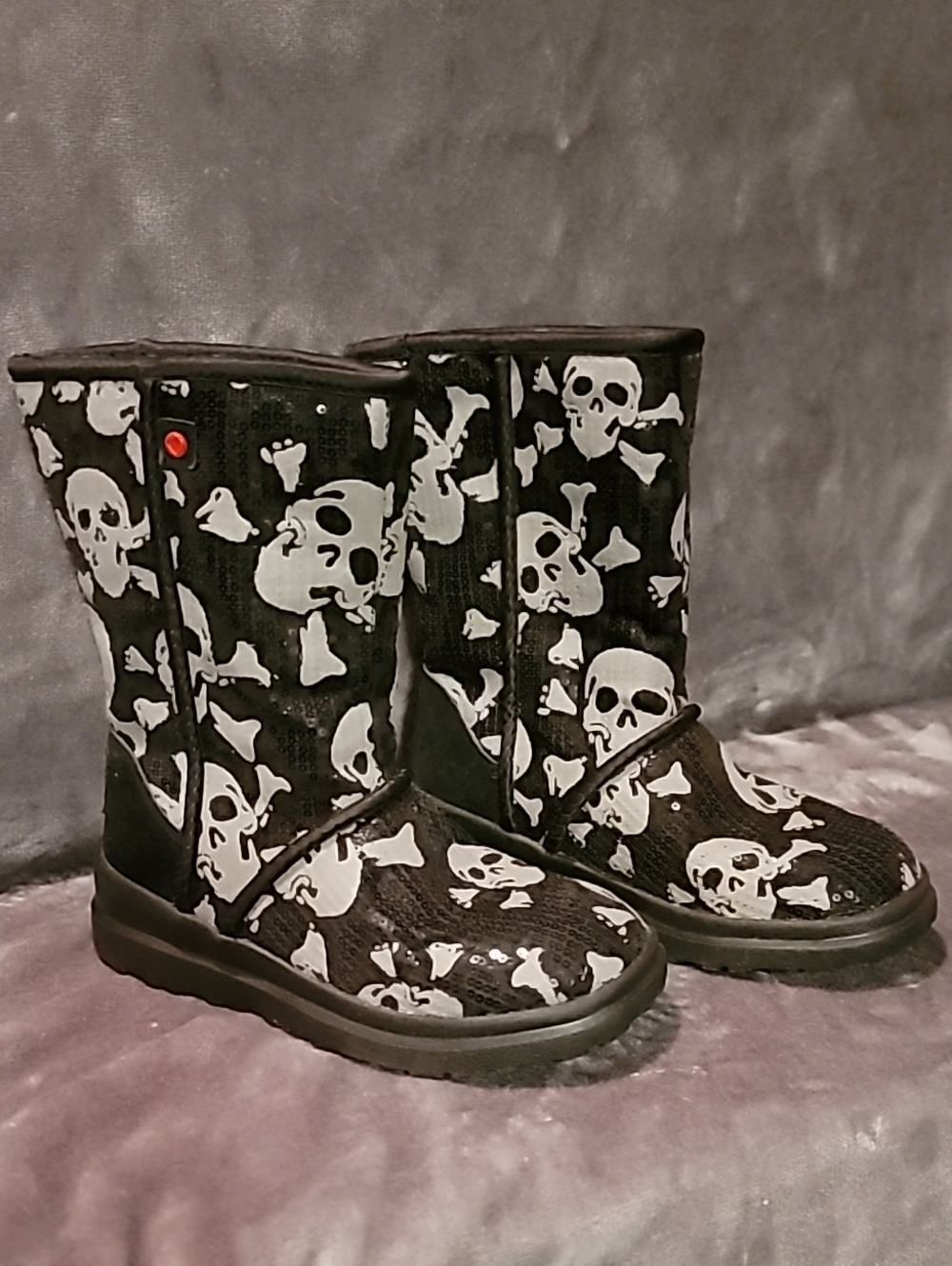 Nwot Vintage UGG Kids Sequins Black Skull Print Boots
